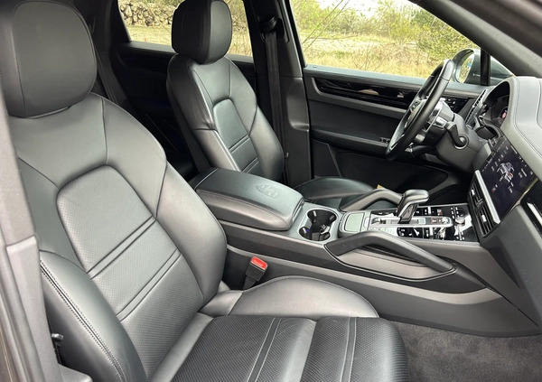 Porsche Cayenne cena 388000 przebieg: 45000, rok produkcji 2019 z Łęczna małe 277